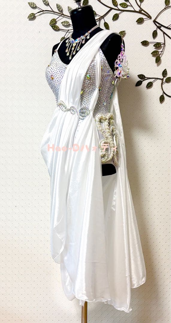 新品★ドレス★M★社交ダンス★光沢★ドレープ★競技会★ホワイト★ルンバ★スムース