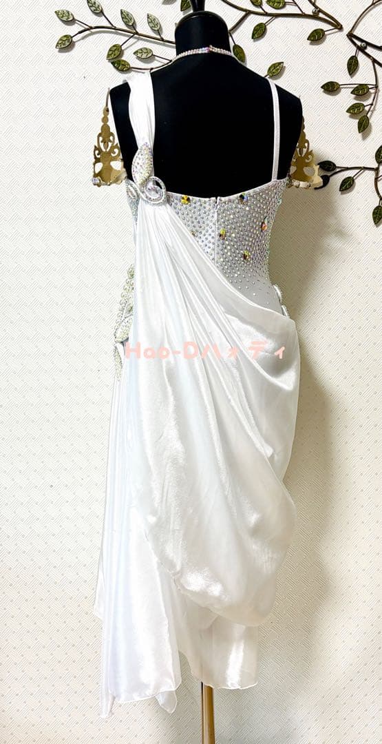新品★ドレス★M★社交ダンス★光沢★ドレープ★競技会★ホワイト★ルンバ★スムース
