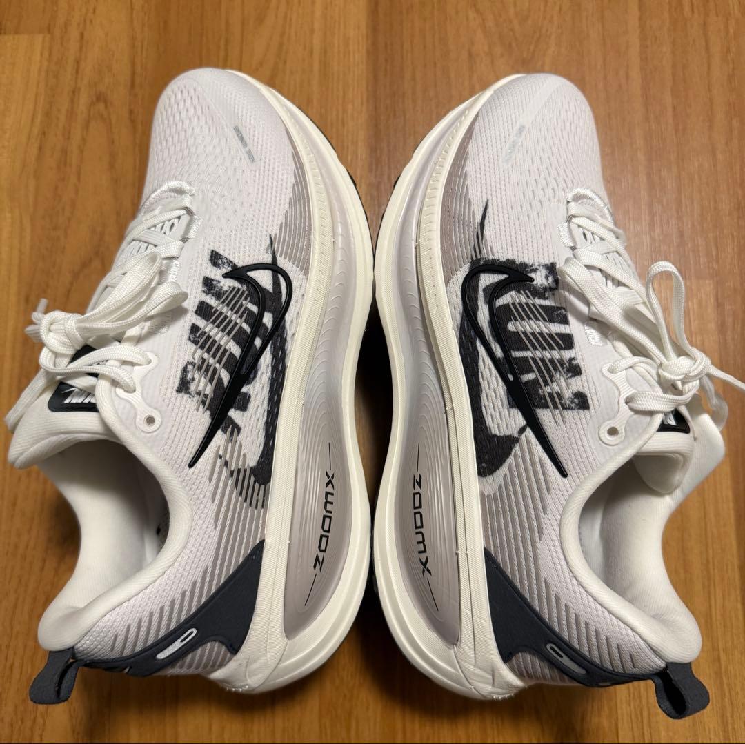 【みや】NIKE ボメロ18 25.5cm