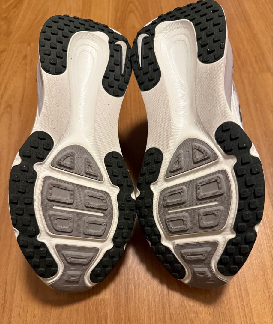【みや】NIKE ボメロ18 25.5cm