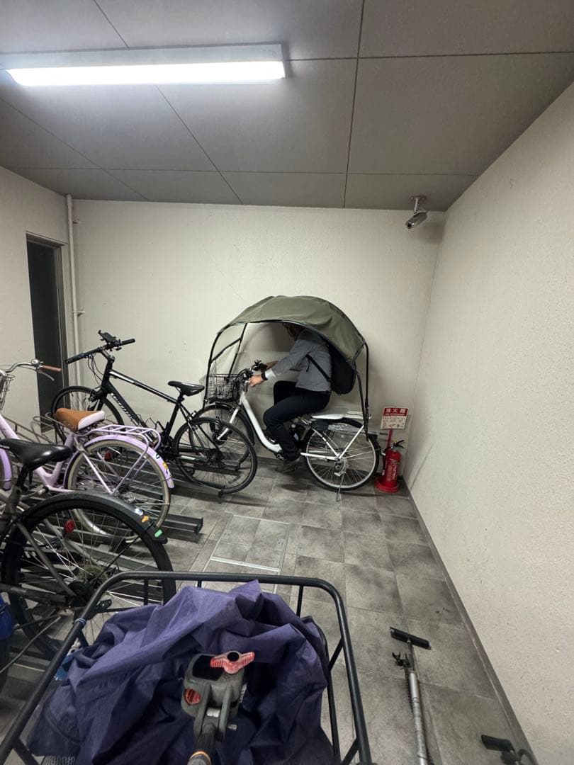 【送料無料】屋根付き電動アシスト自転車 ホワイト/カーキ　ヤマハRIN