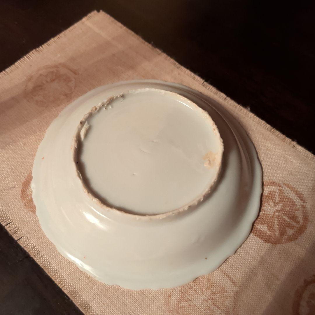 景徳鎮窯　陽刻梅紋　兎紋皿