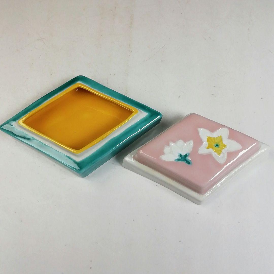 Ｗ２８２　香合　『菱餅　香合』『高野昭阿弥 造』　共箱　茶道具