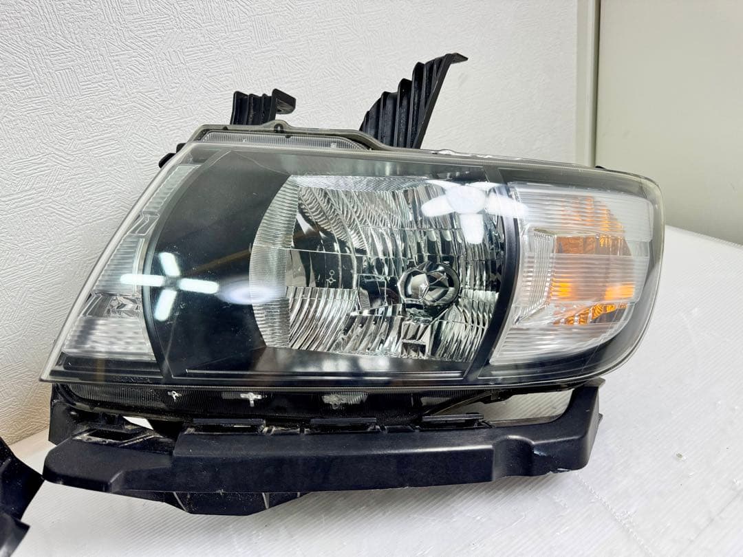 美品 モビリオ スパイク GK1 GK2 後期　ヘッドライト　左右