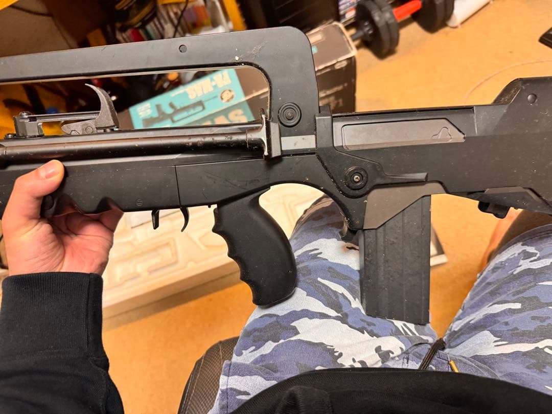 【不用品整理】 FAMAS 電動ガン ブラック