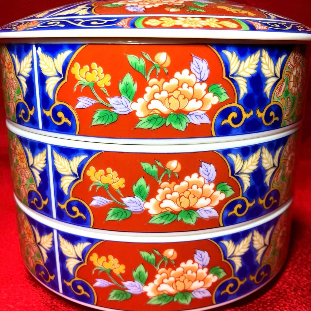昇龍窯　古伊万里　金彩草花紋三段重　唐草色絵　蓋付き重箱　お節　お祝い
