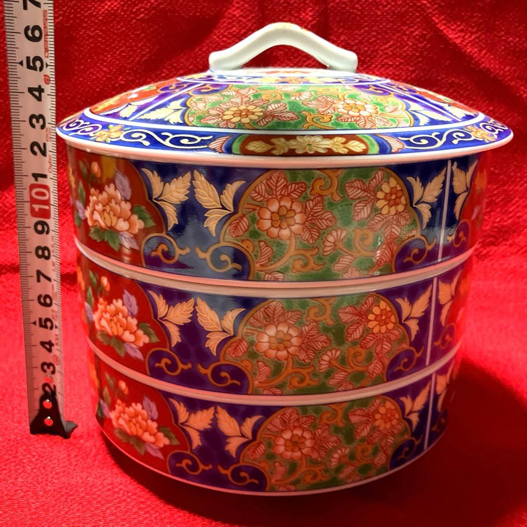 昇龍窯　古伊万里　金彩草花紋三段重　唐草色絵　蓋付き重箱　お節　お祝い