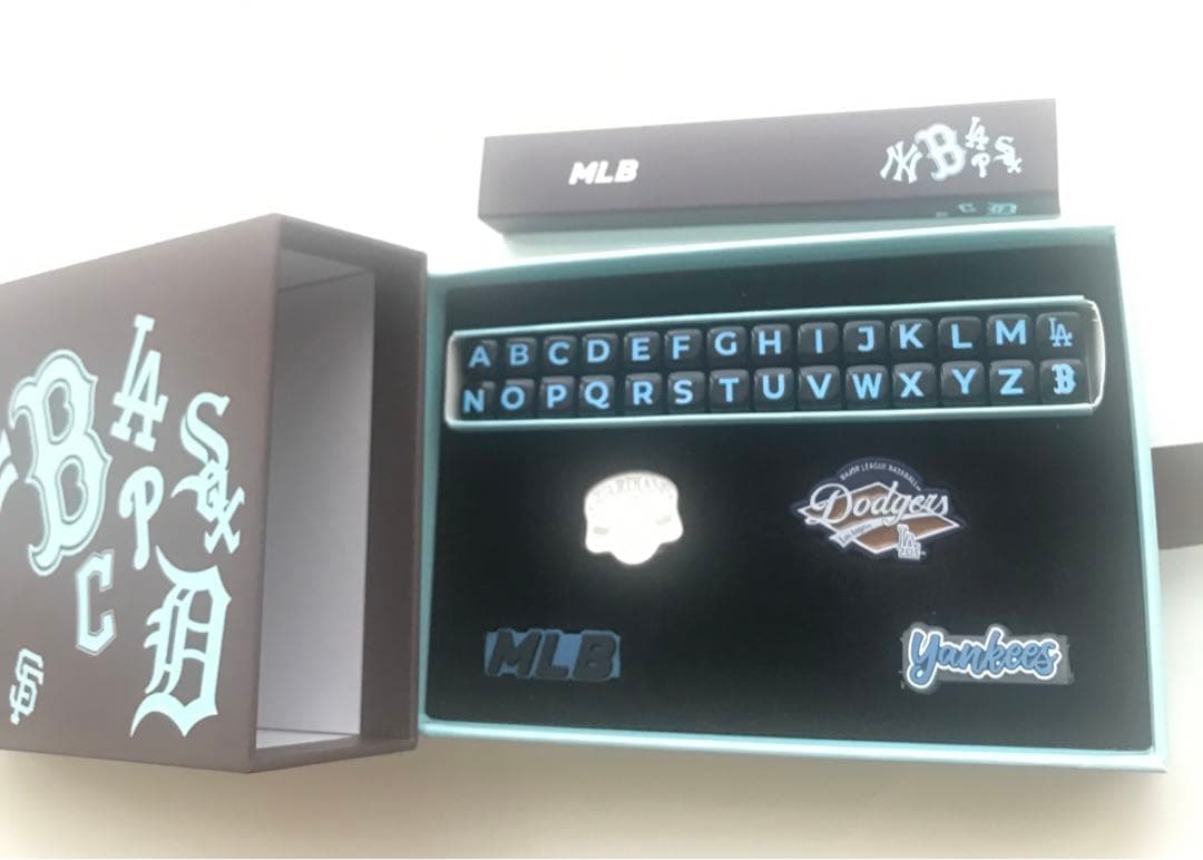 優勝セール　希少　新品　MLB ロゴ　アクセサリーピンセット