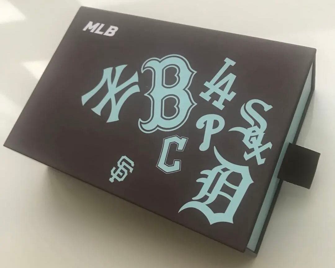 優勝セール　希少　新品　MLB ロゴ　アクセサリーピンセット