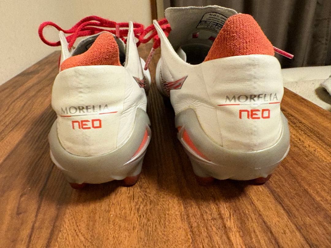 Mizuno Morelia Neo4 サッカーシューズ ホワイト/レッド