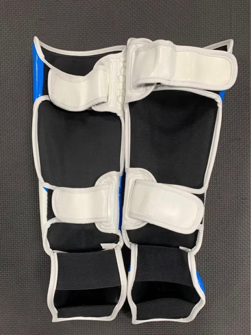 【新品】キックボクシングレガース大人用Mサイズ