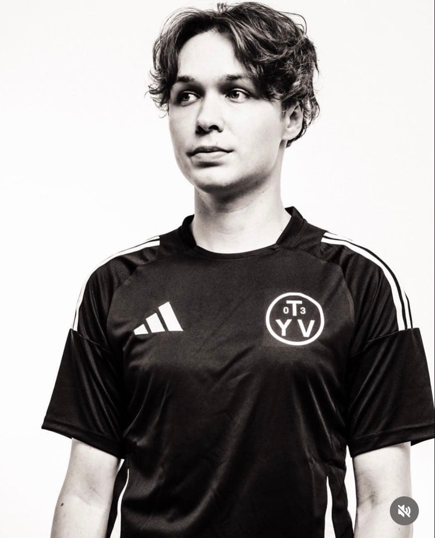 adidas 黒 サッカーシャツ TOKYO YOUNG VISION