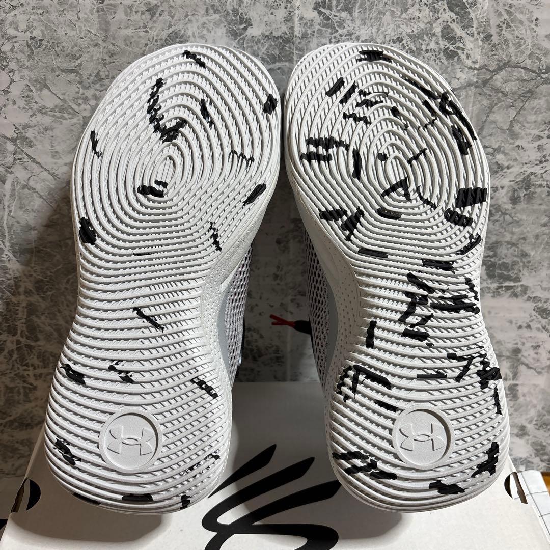 アンダーアーマー　新品　カリースプラッシュ 24 25㎝