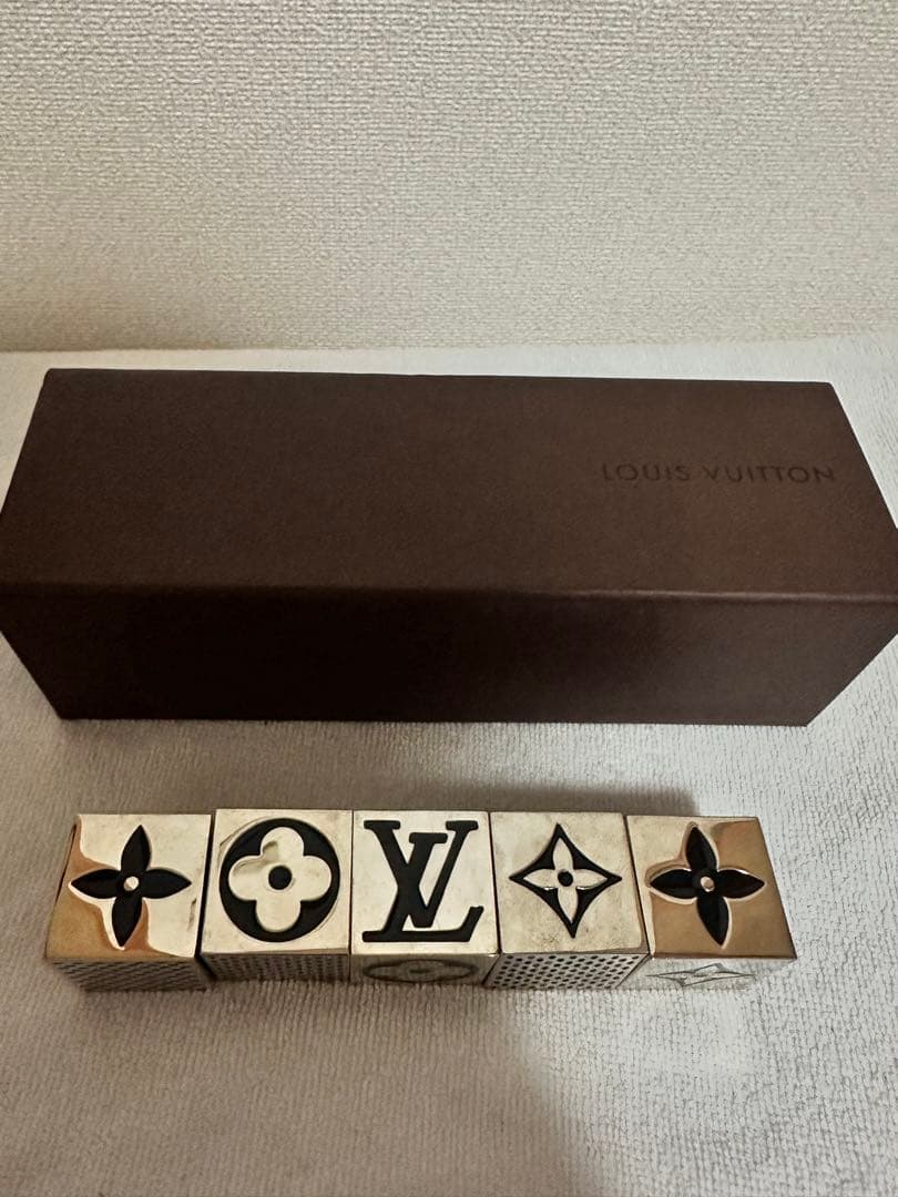 Louis Vuitton ロゴ入りメタルブロック