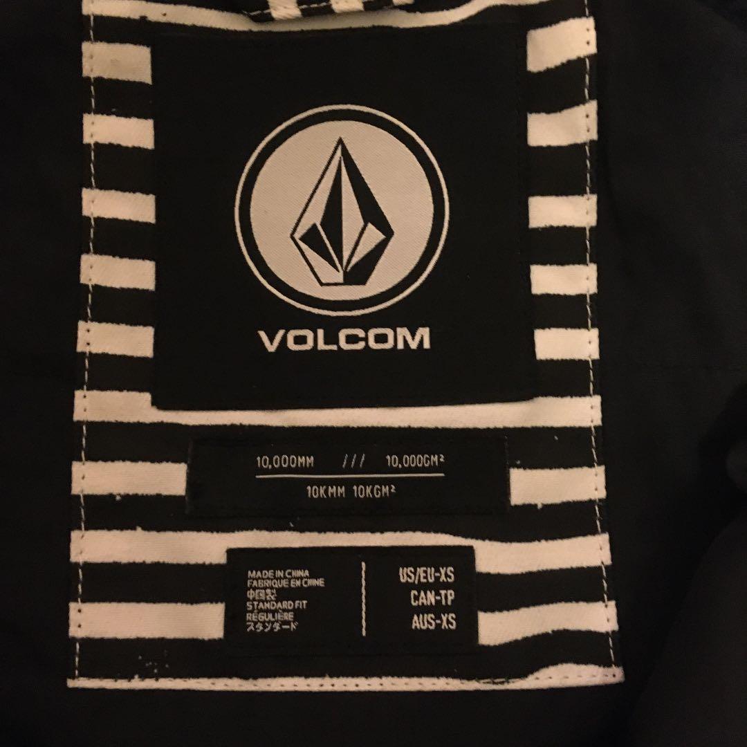 大幅値下げ！スノーボードウエア　volcomジャケットxs
