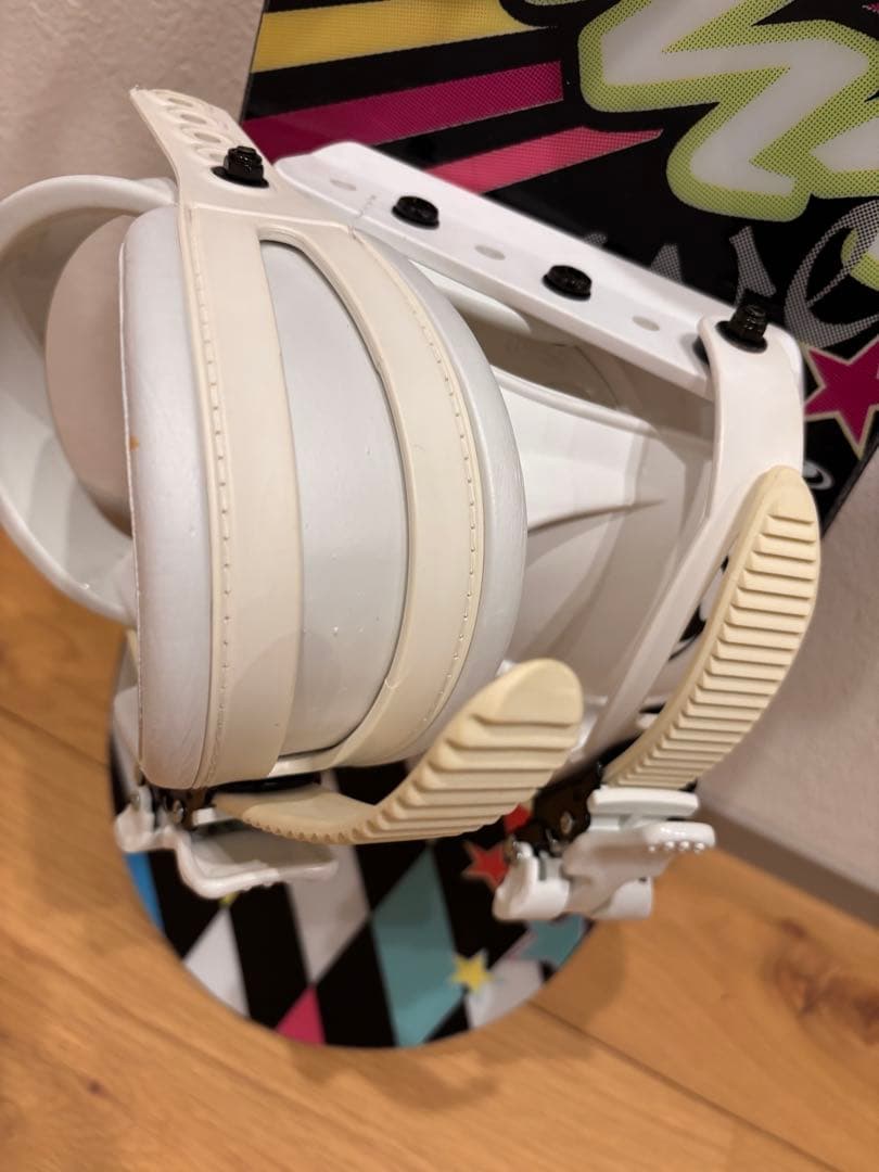 カラフル スノーボード ホワイトバインディング