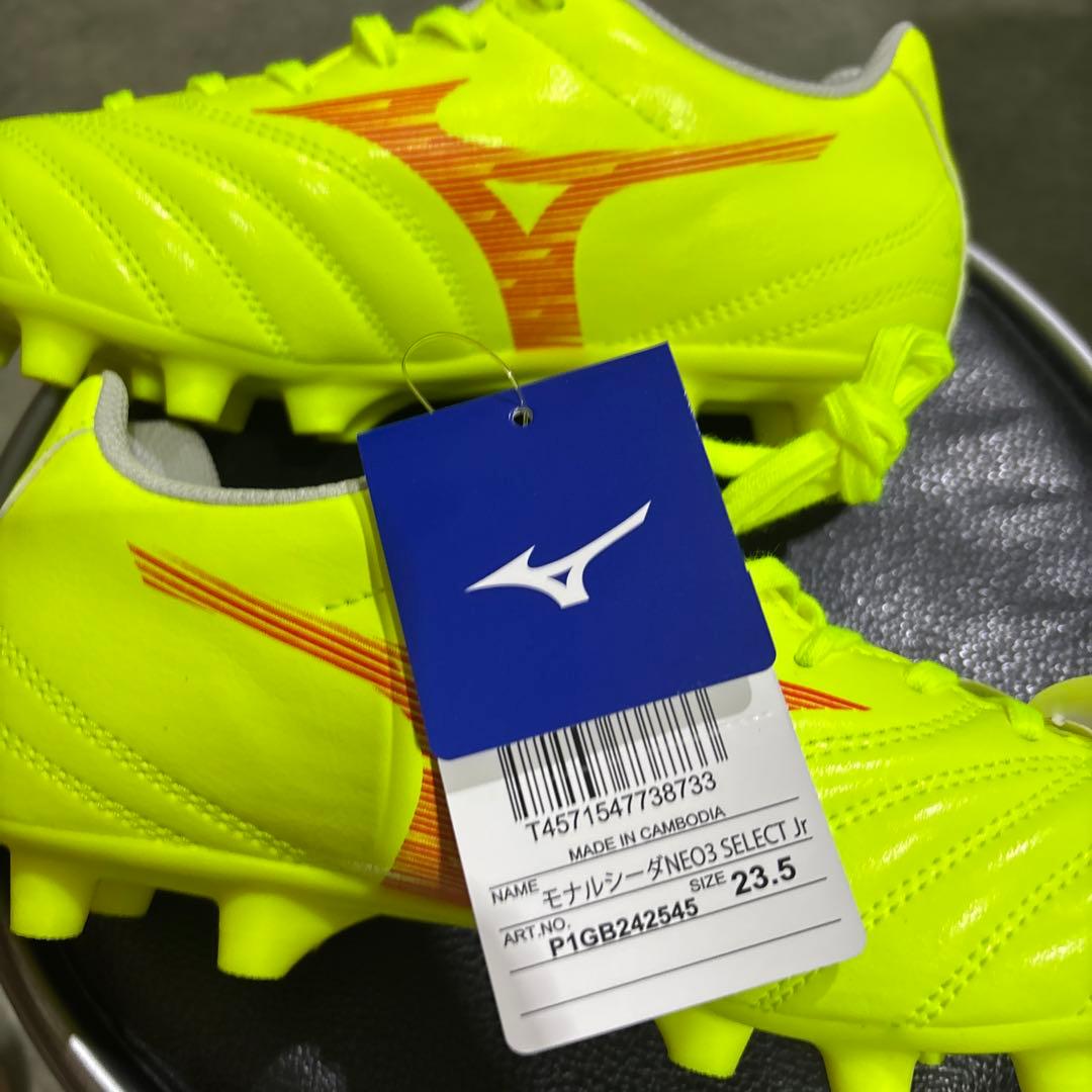 ミズノサッカースパイク新品ジュニア23.5㎝