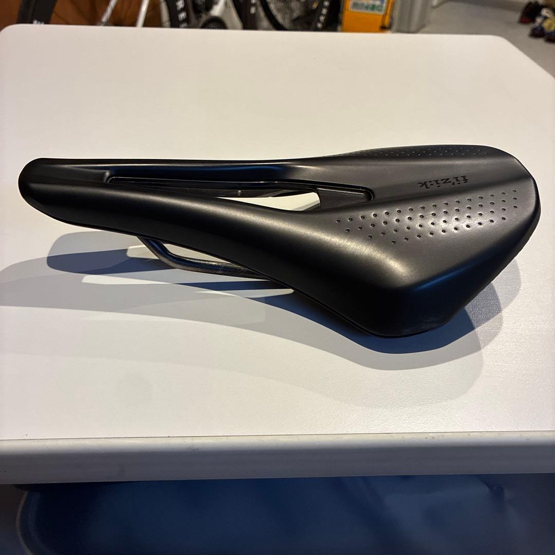 fi’zi:k フィジーク Tempo Argo R3サドル 150mm