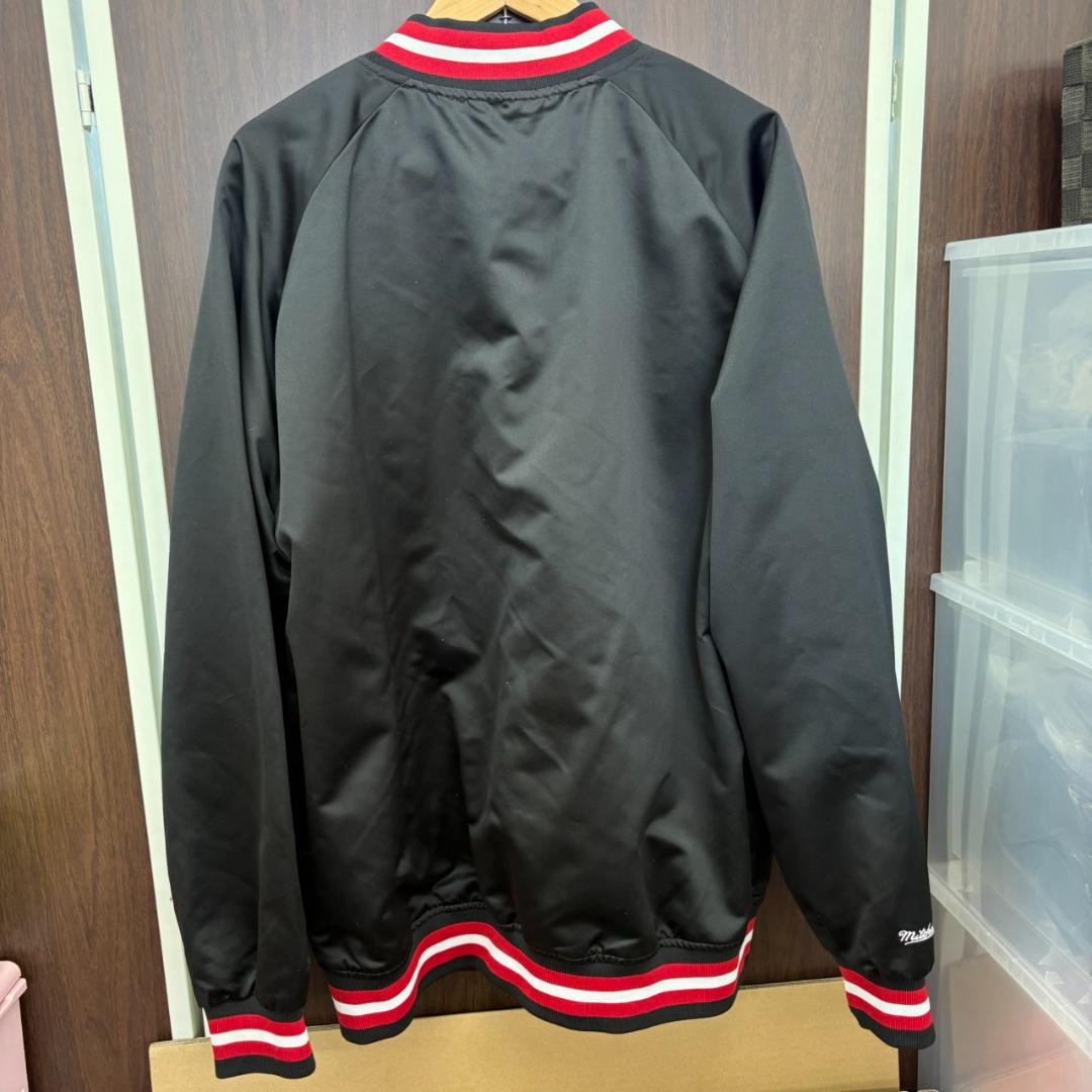 A3.Mitchell&Ness シカゴ・ブルズ サテンコーチジャケット 2XL
