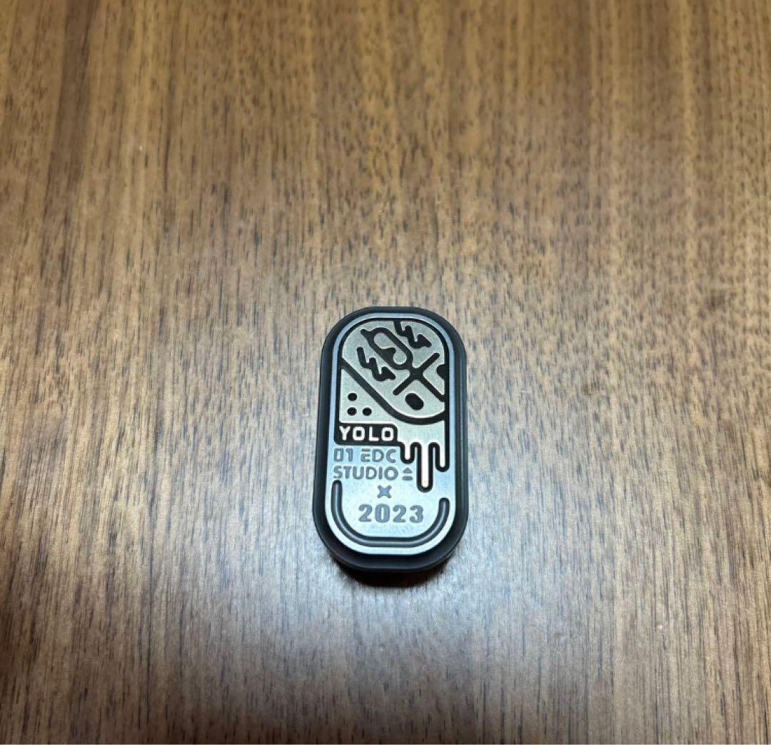 01EDCxYOLO Zirc/stainless Slider フィジェット