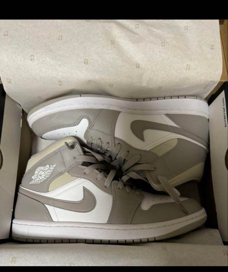 Nike Air Jordan 1 Mid リネン　ホワイト/グレー