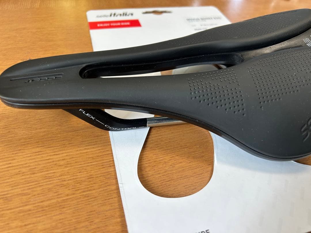 パーツ Selle Italia NOVUS BOOST EVO SUPERFLOW