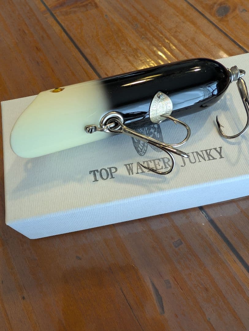 TOP WATER JUNKY ルアー　アブサンスタッガー