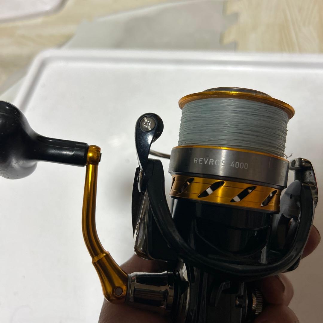 （DAIWA）のスピニングリール「15 レブロス（REVROS）」の4000