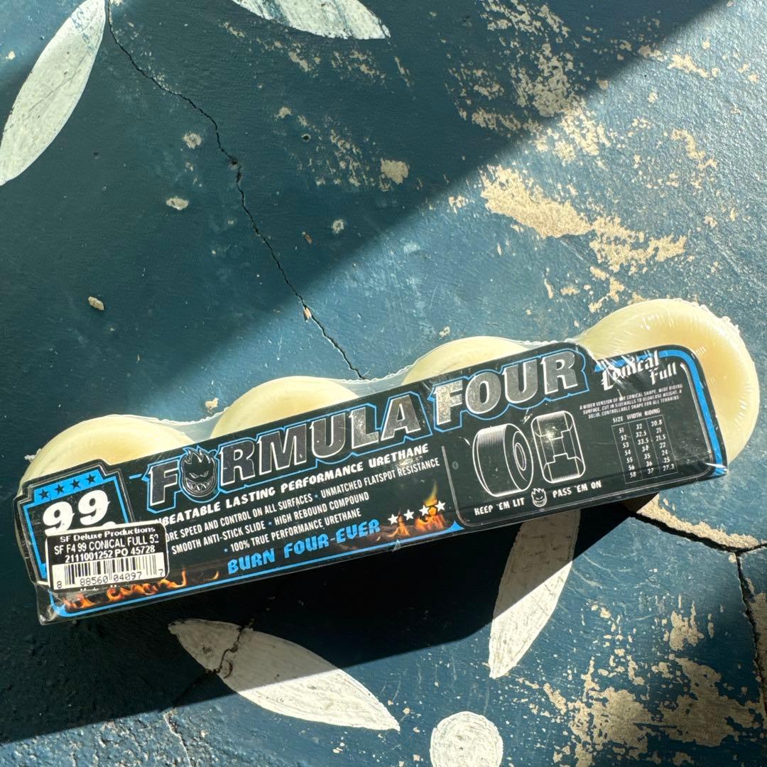 Spitfireフォーマル4コニカルフルウィール52mm 99a定価¥9,130