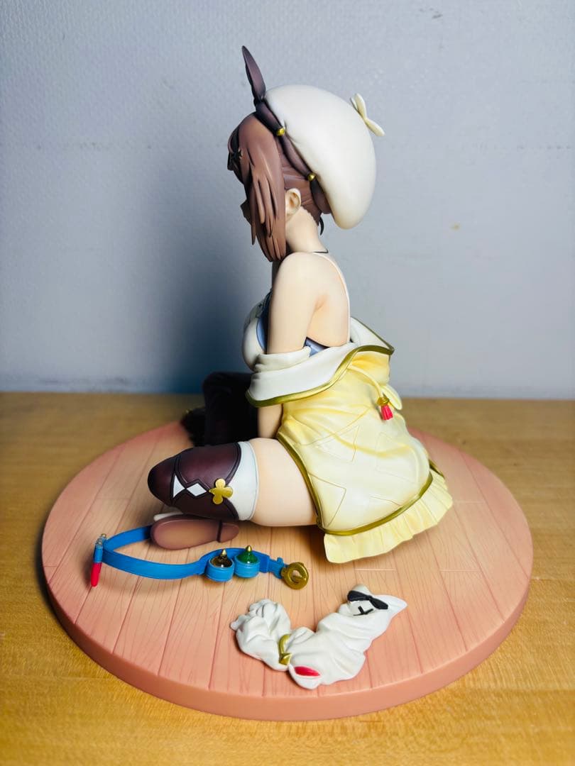 ライザ　フィギュア　1/6 ファット•カンパニー