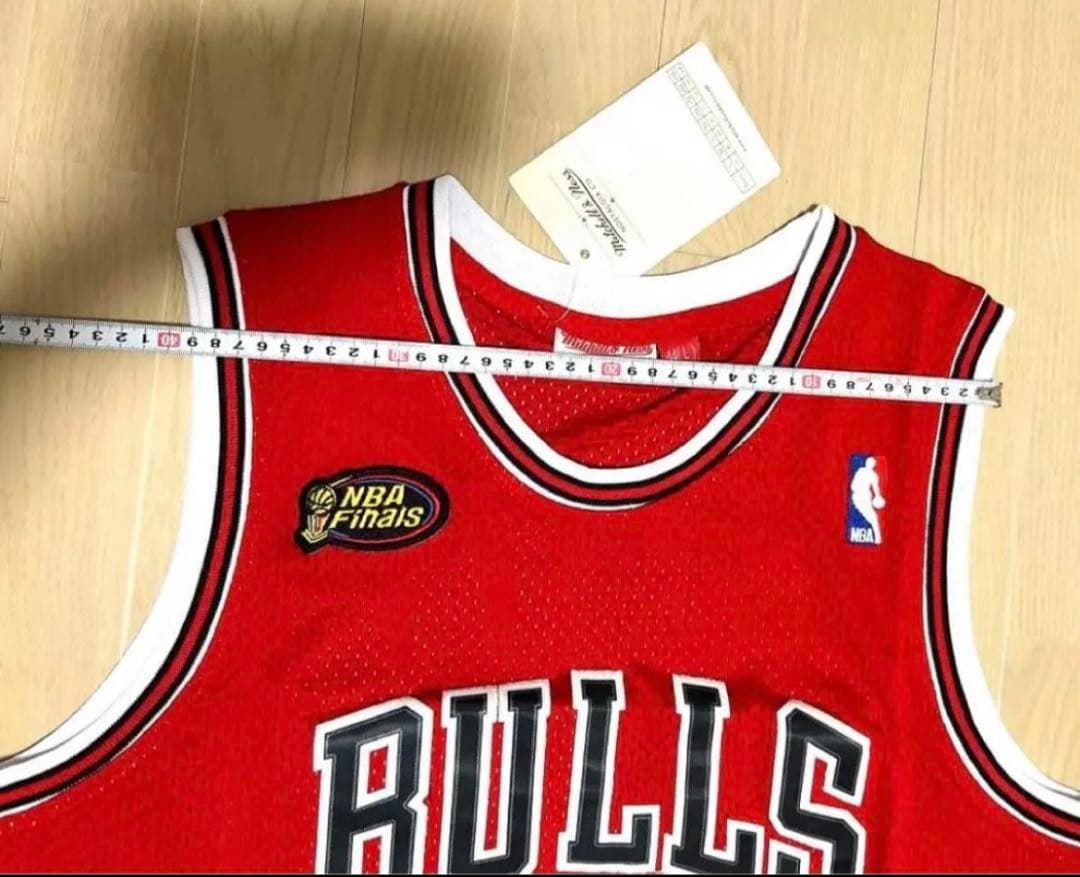 ブルズ激レア人気デニスロッドマンゲームシャツ赤 NBAファイナルズ Lサイズ