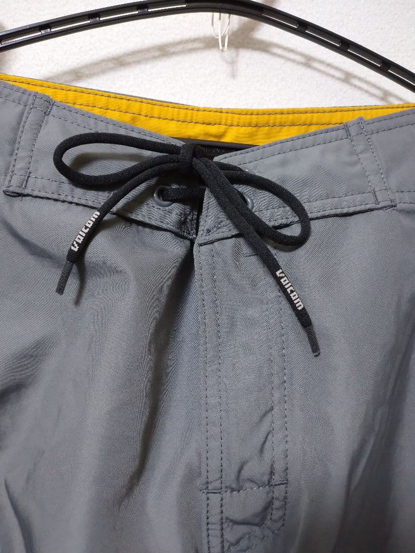 値下げ ☆ VOLCOM 水着 サーフパンツ 30 グレー