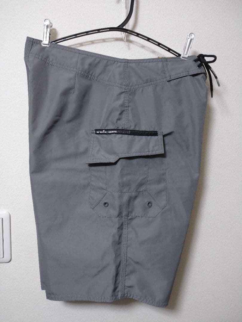 値下げ ☆ VOLCOM 水着 サーフパンツ 30 グレー