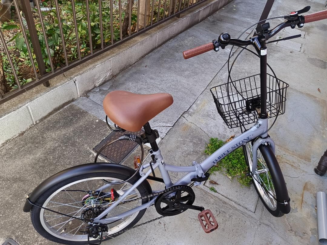 美品 THREE STONE 折りたたみ自転車 20インチ シマノ6段ギア