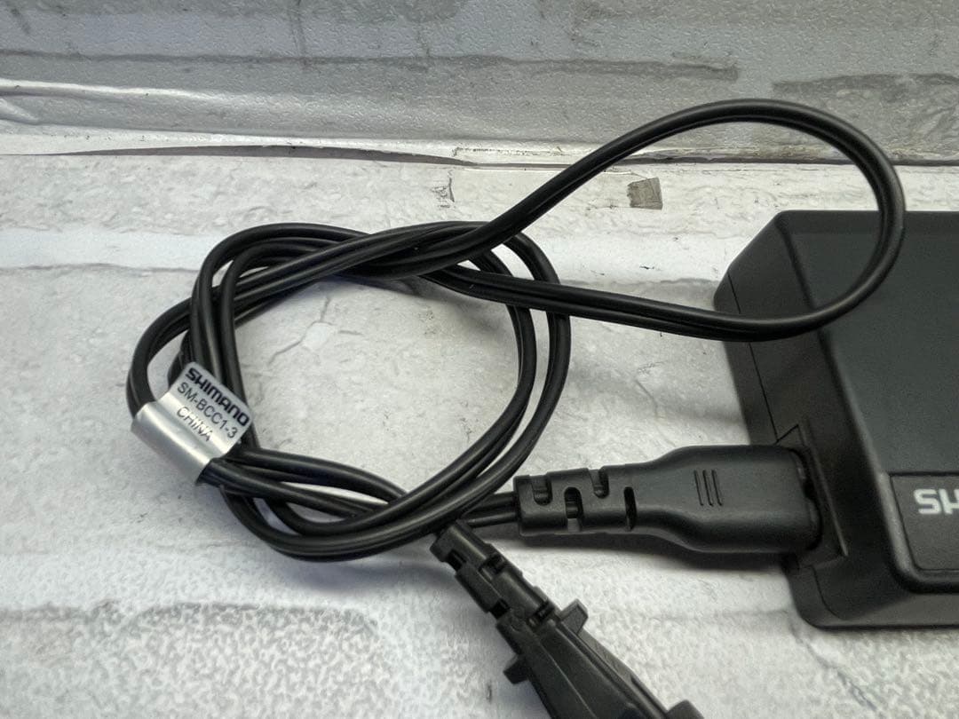 シマノ　di2 外装バッテリー　充電器