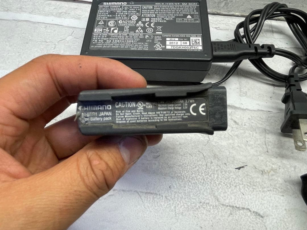 シマノ　di2 外装バッテリー　充電器