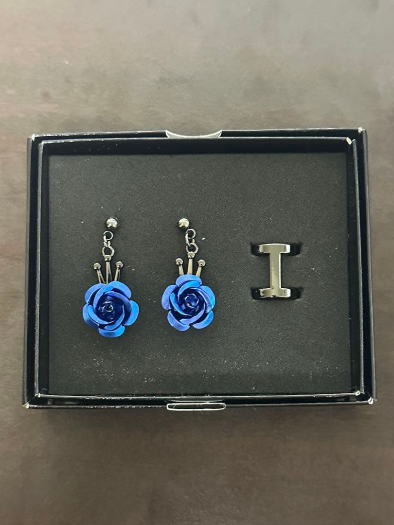 Ado ピアス