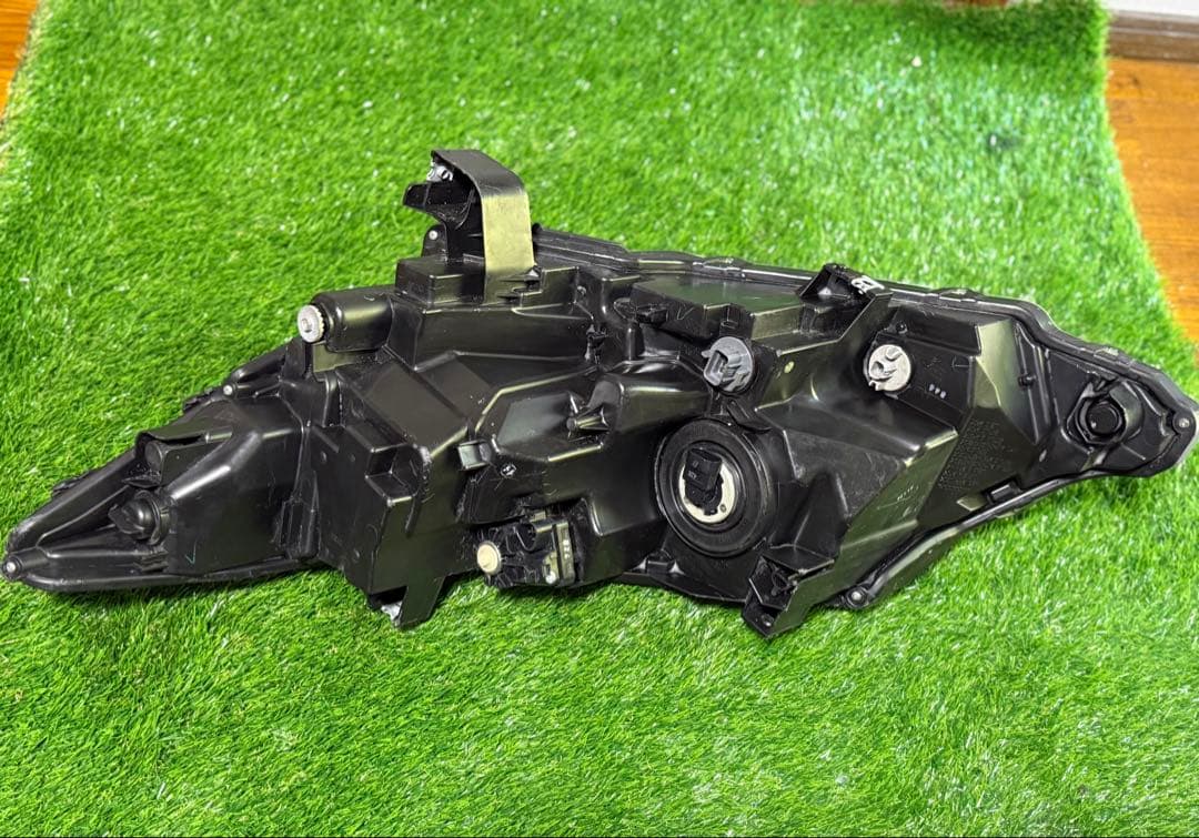 ホンダ オデッセイ　RC1 右ヘッドライト
