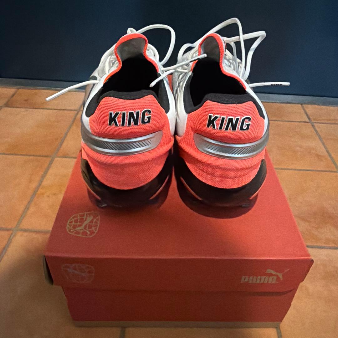 プーマサッカースパイク　KING