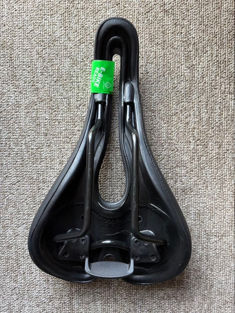 （未使用）SELLE SMP サドル TRK MEDIUM BLACK MATT