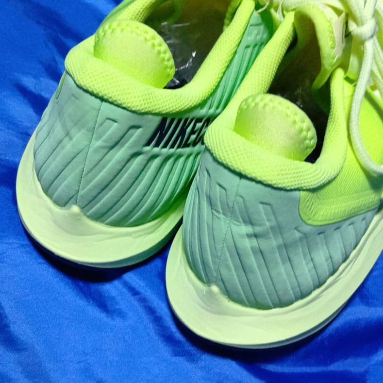 【新品未使用】NIKE エアズームゼロ　テニスシューズ