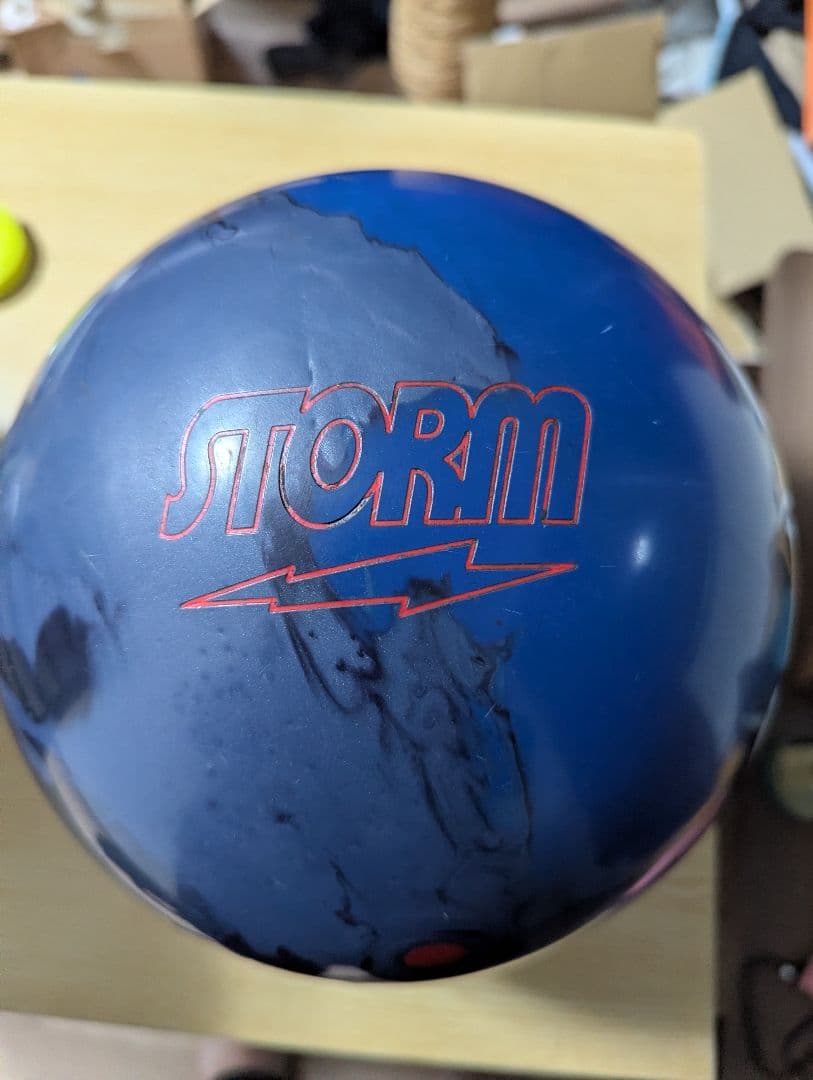 ION ボウリングボール　16ポンド