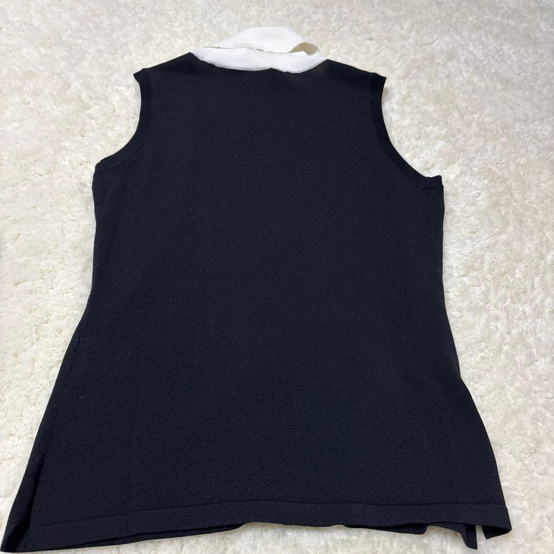 黒のノースリーブベスト