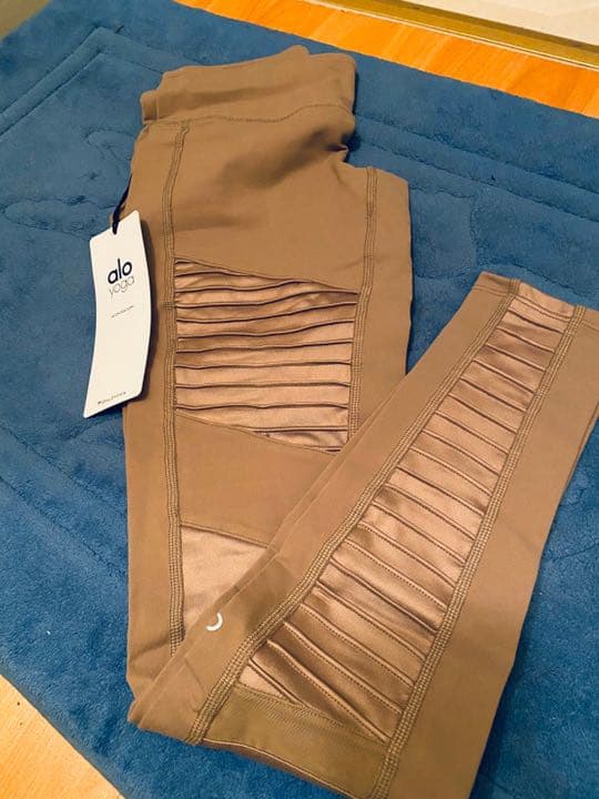 alo yoga アロヨガ　Moto Legging