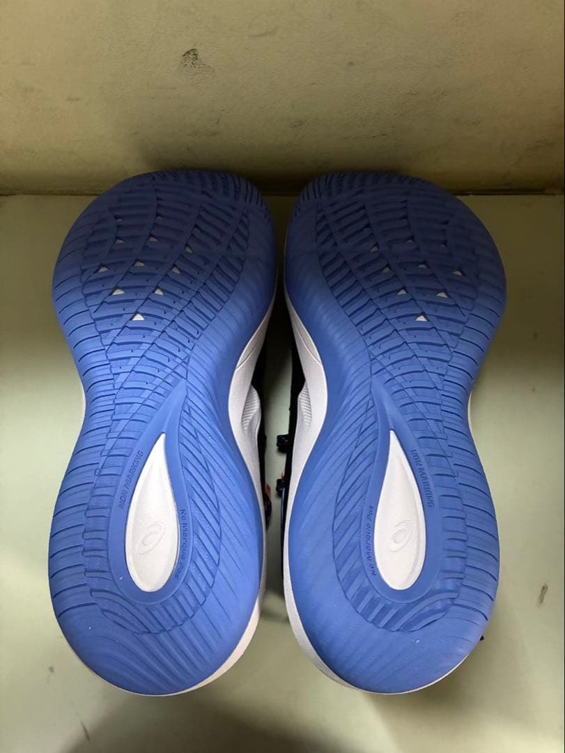 今日のゲリラ価格NOVA SURGE LOW 2 001カラー 27.5㎝