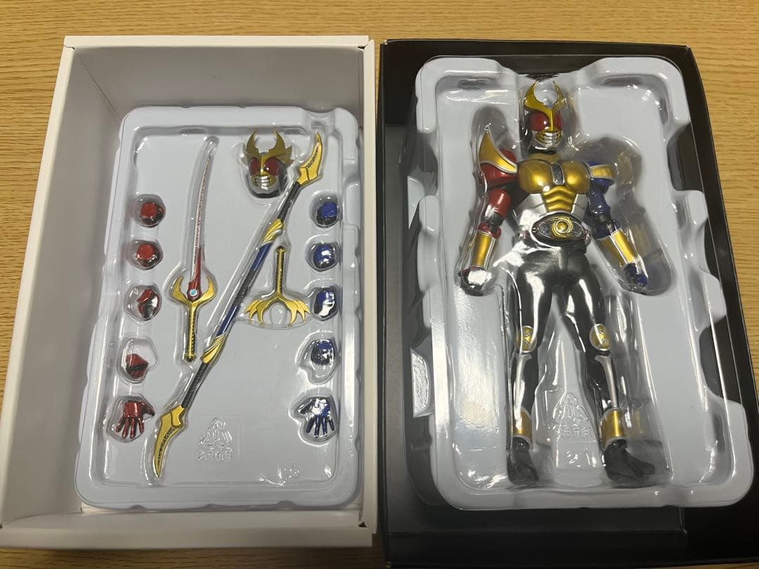 SHFiguarts 真骨彫製法　仮面ライダーアギト　トリニティフォーム