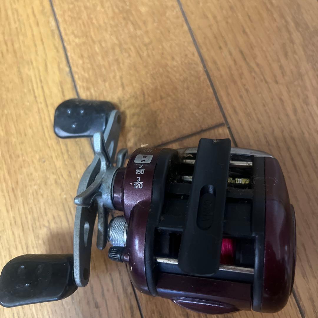 CAST ベイトリール 赤