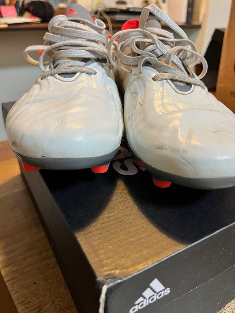 美品 サッカースパイク コパ アディダスadidas 28cm