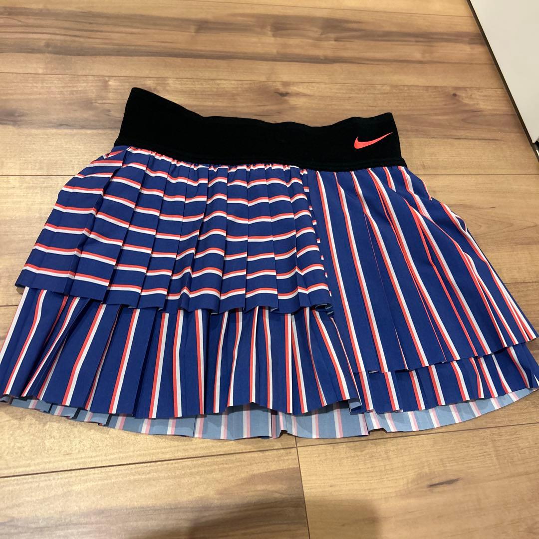 ⭐️値下げ⭐️Nike ストライプスコートのみ