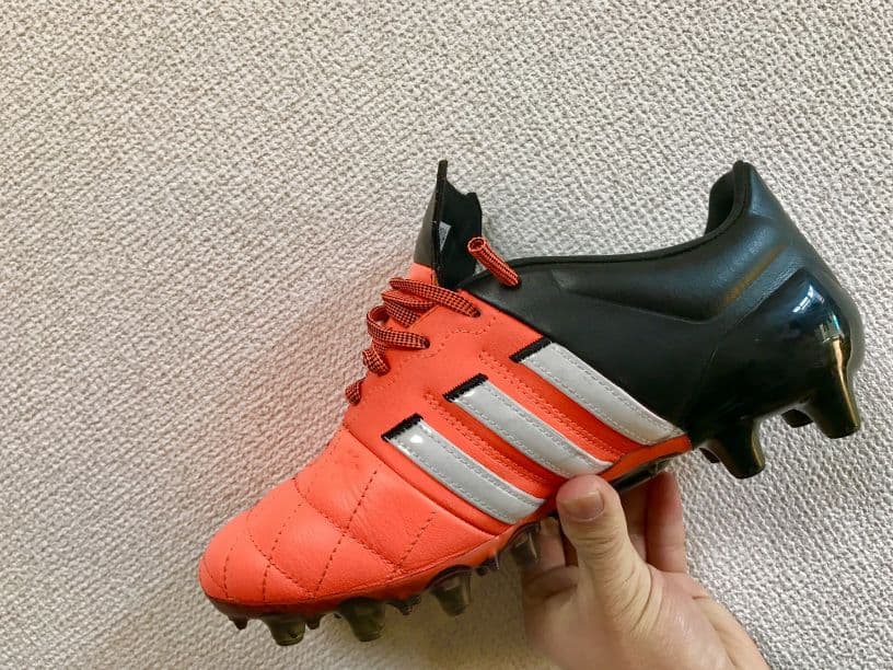 サッカースパイク  adidas